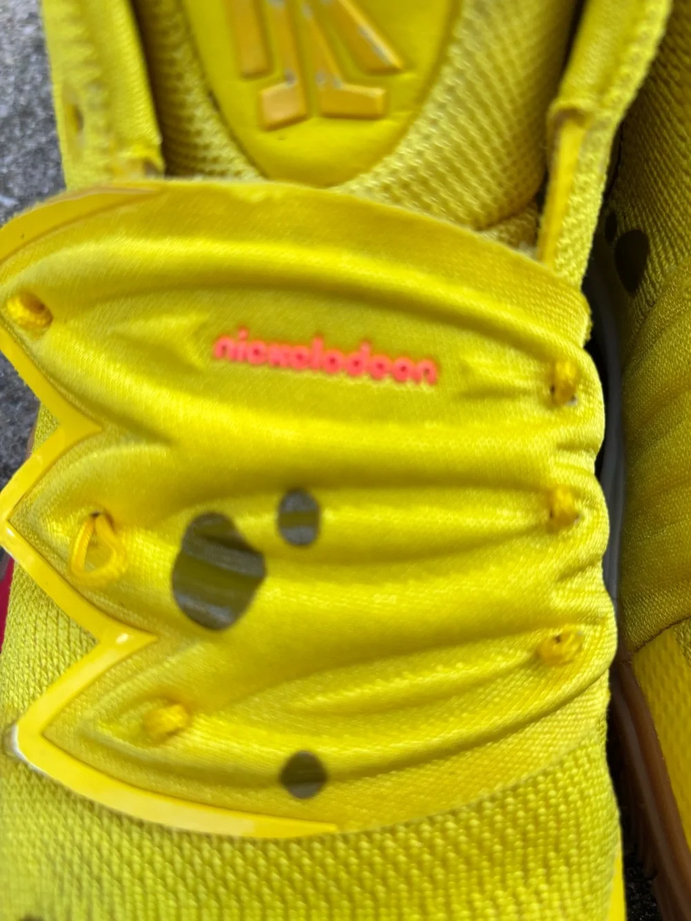 Nike Kyrie 5 x SpongeBob SquarePants GS Size 5Y Basketball Shoes Deadstock